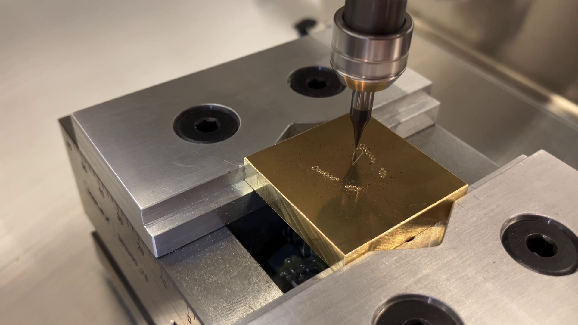 DE: cnc fraesmaschinen und graviermaschinen von schleicher technic, kundenstimme flor de oro
EN: cnc milling machines and engraving machines from schleicher technic, customer testimonial flor de oro