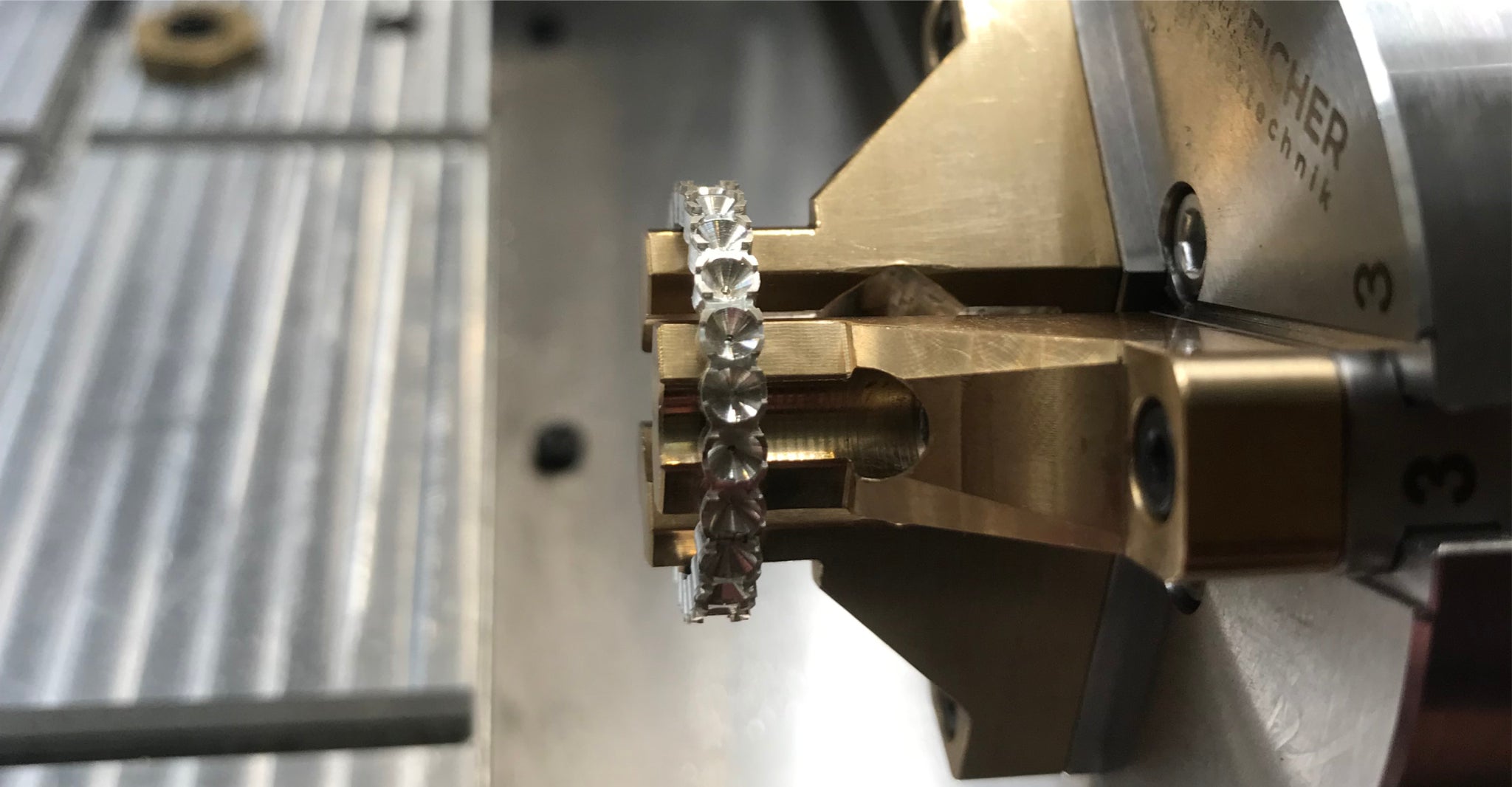 herstellung eines riviere ringes, memoire ringes: industrie cnc fräsmaschine veromill