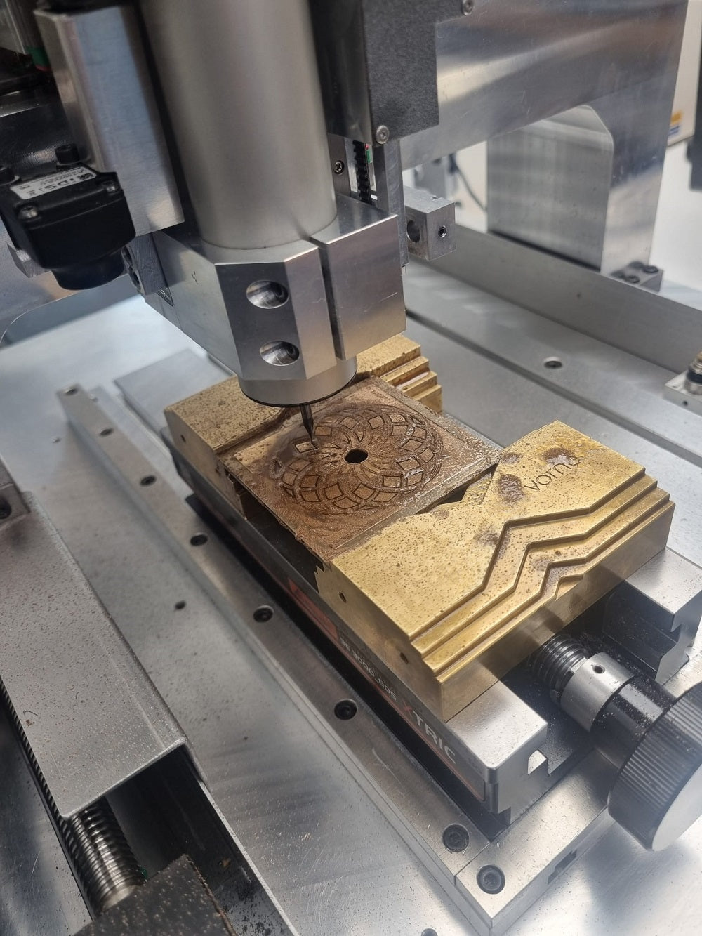 DE: cnc graviermaschinen und fraesmaschinen von schleicher technic, kundenstimme juwelier schumacher
EN: cnc engraving machines and milling machines from schleicher technic, customer testimonial juwelier schumacher